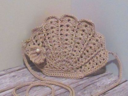 Picture of Crochet Clamshell Purse